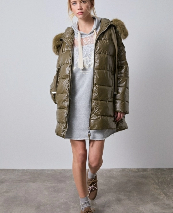 ABRIGO DE BSB CON CUELLO DE PELO MODELO 054-217011 EN VERDE KAKI