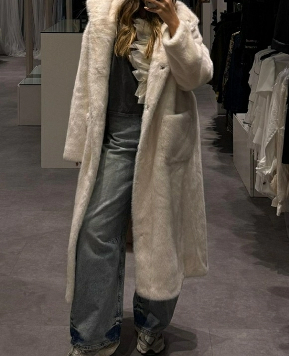 Abrigo de piel sinttica con capucha