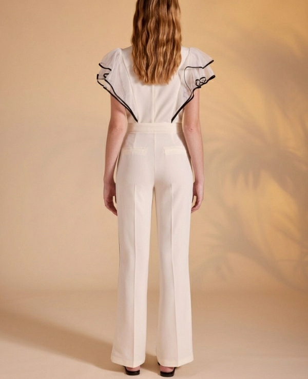 BLUSA BLANCA CON VIVOS NEGROS