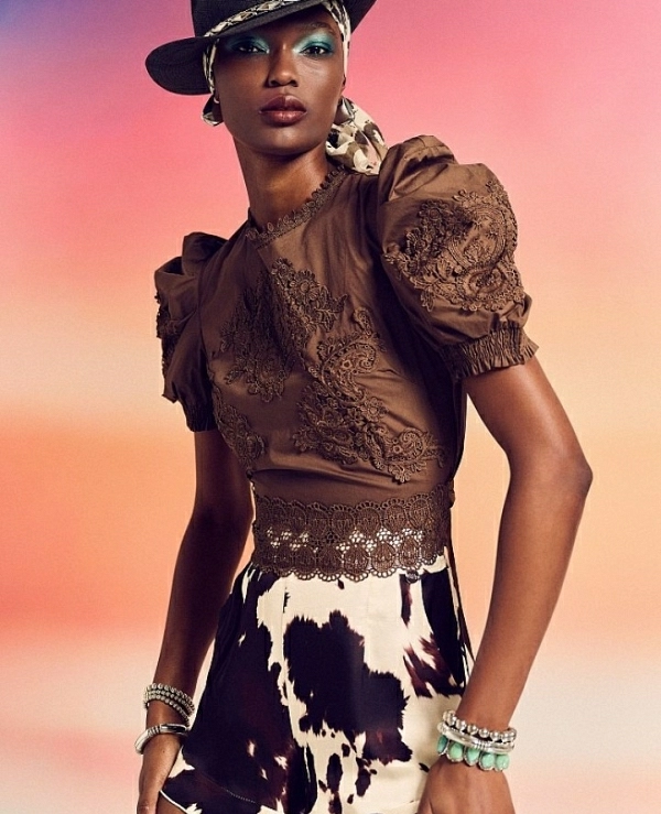  Blusa de encaje con hombros abullonadosDE BSB MODELO 055-210019