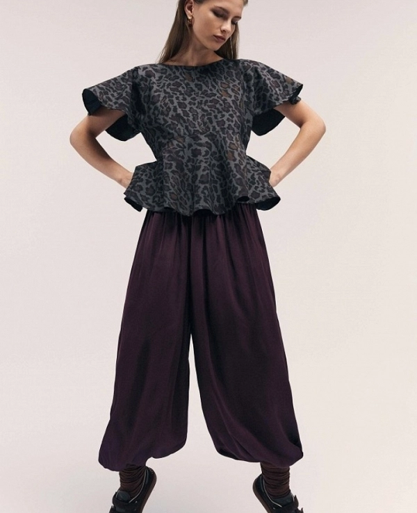 Blusa de manga corta con estampado de leopardo y volantes DE BSB 0056-0210083