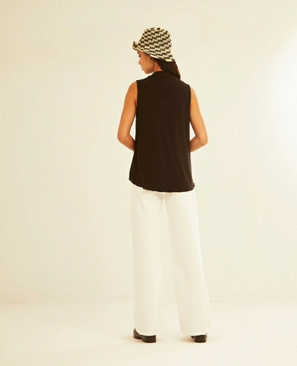 Blusa Escote V Negra