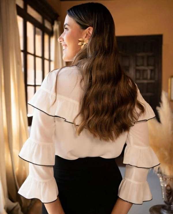 BLUSA MANGA LARGA CON VOLANTES 