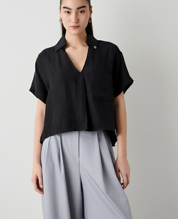 Blusa mangas cortas cuello DE BSB