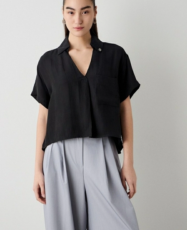 Blusa mangas cortas cuello DE BSB
