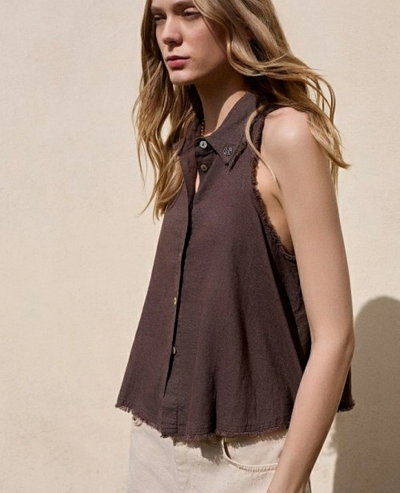 BLUSA TIPO LINO EN MARRON DE BSB MODELO 053-216032