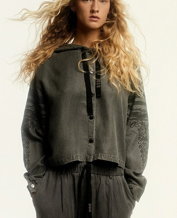 Camisa bordada con capucha MODELO DE BSB  054-216906 - 21012