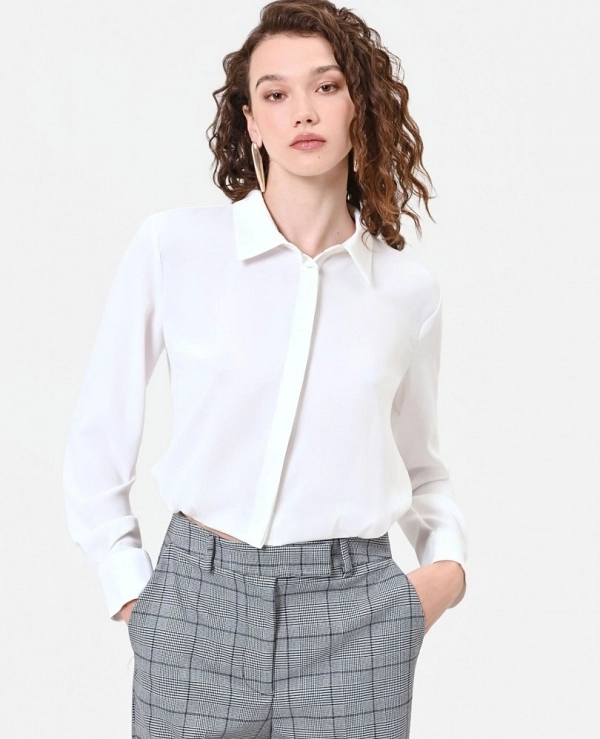 CAMISA COLOR CREMA DE SAT�N CON BOTONADURA OCULTA modelo CFC0130228003