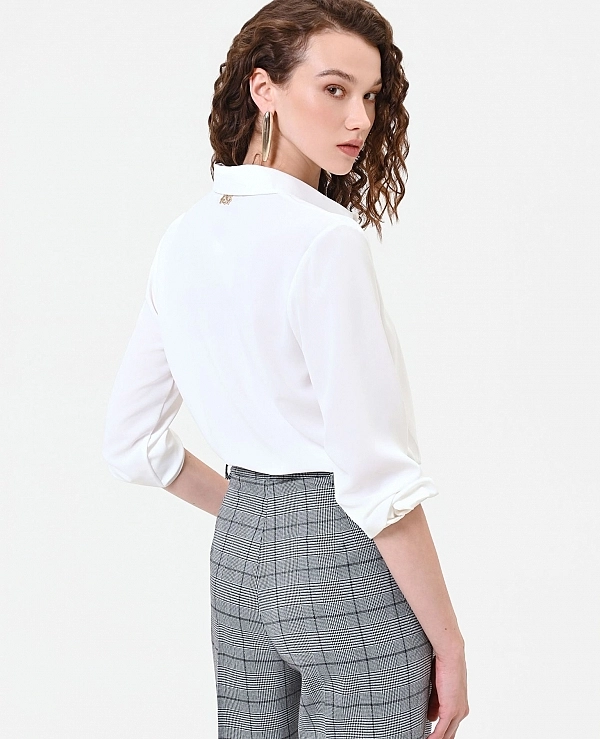 CAMISA COLOR CREMA DE SAT�N CON BOTONADURA OCULTA modelo CFC0130228003 - 22281