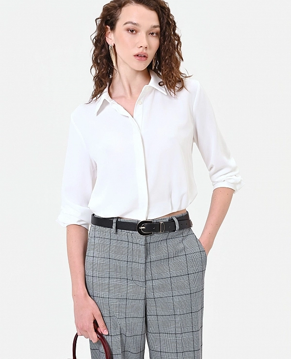 CAMISA COLOR CREMA DE SAT�N CON BOTONADURA OCULTA modelo CFC0130228003 - 22285