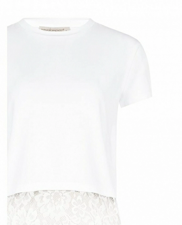 CAMISETA CON BAJO DE PUNTILLAS