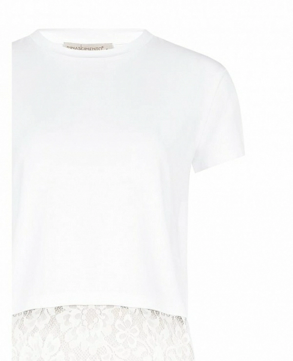 CAMISETA CON BAJO DE PUNTILLAS