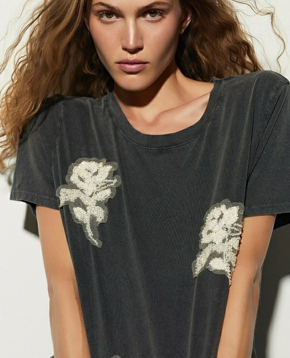 CAMISETA DE BSB de manga corta con apliques de cuentas MODELO 054-210043