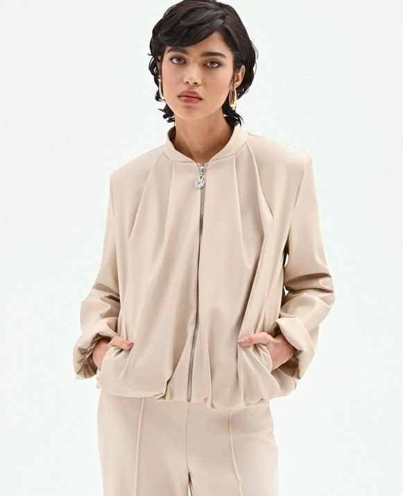 CAZADORA BOMBER EFECTO PIEL BEIGE TOPO CON MANGAS ABULLONADAS