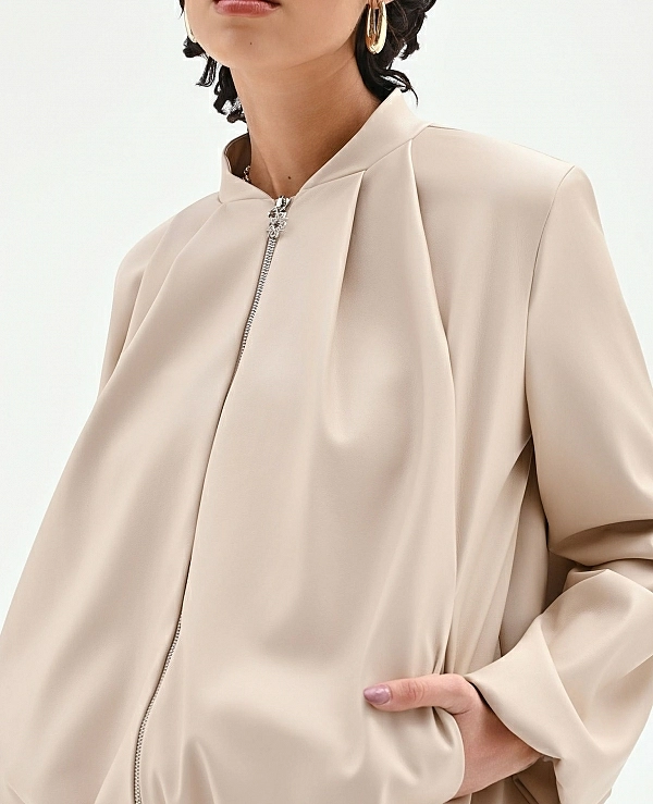 CAZADORA BOMBER EFECTO PIEL BEIGE TOPO CON MANGAS ABULLONADAS - 21493