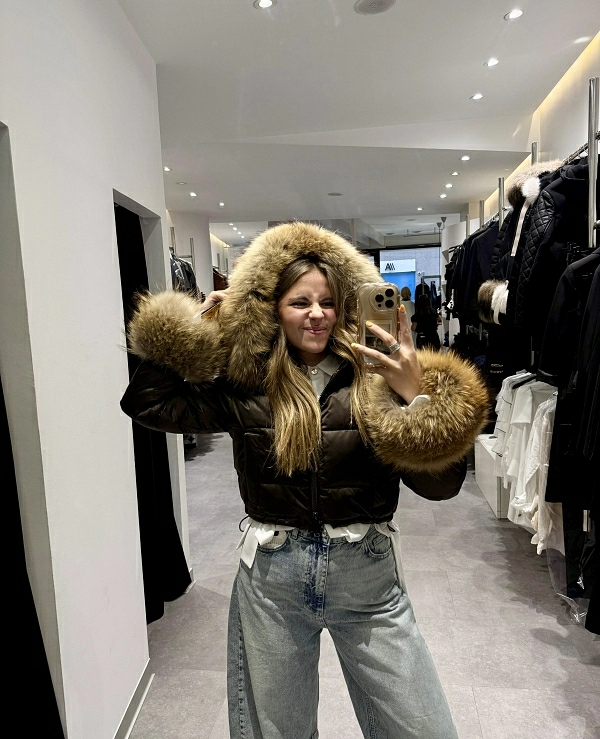 CAZADORA TIPO PLUMAS CON PUOS Y CUELLO DE PELO NATURAL  - 20657