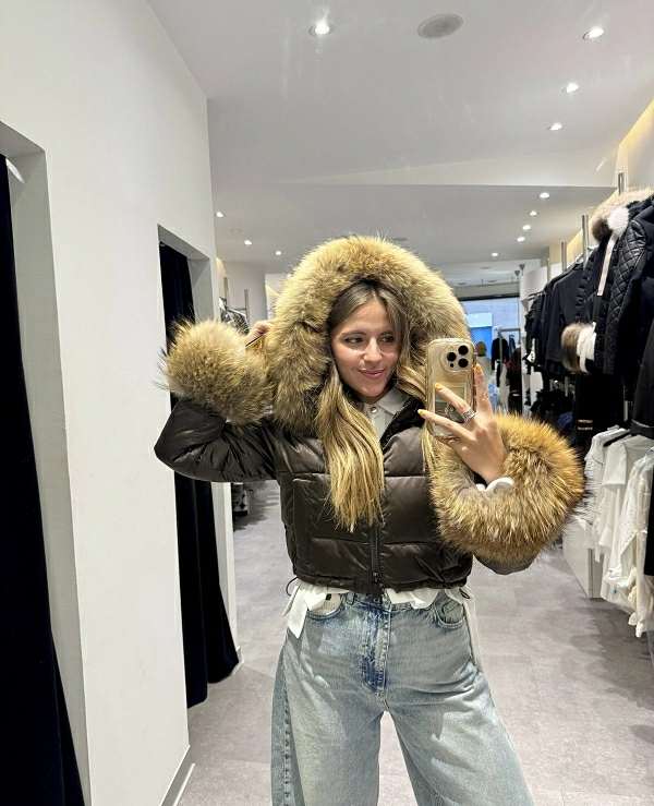 CAZADORA TIPO PLUMAS CON PUOS Y CUELLO DE PELO NATURAL  - 20658