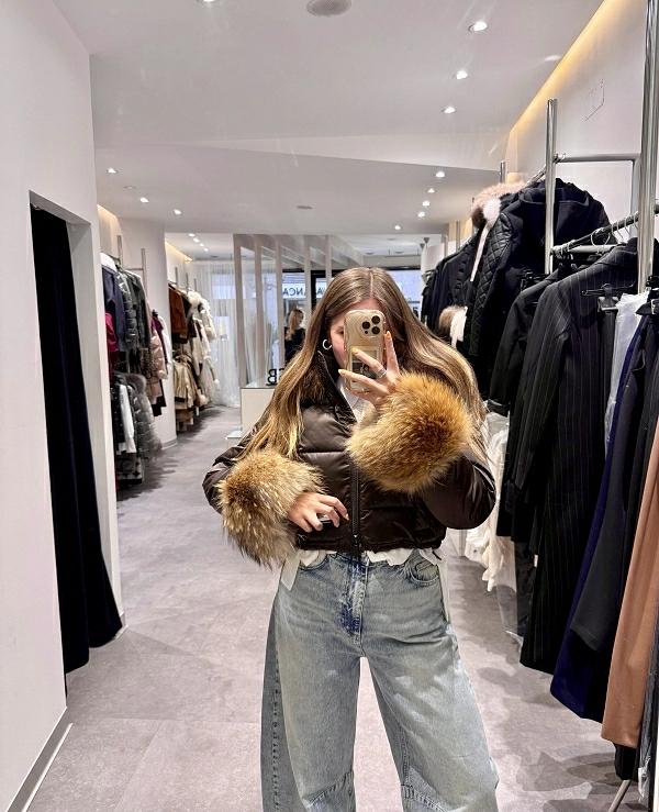 CAZADORA TIPO PLUMAS CON PUOS Y CUELLO DE PELO NATURAL  - 20660