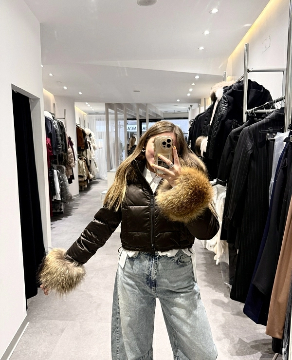 CAZADORA TIPO PLUMAS CON PUOS Y CUELLO DE PELO NATURAL  - 20661