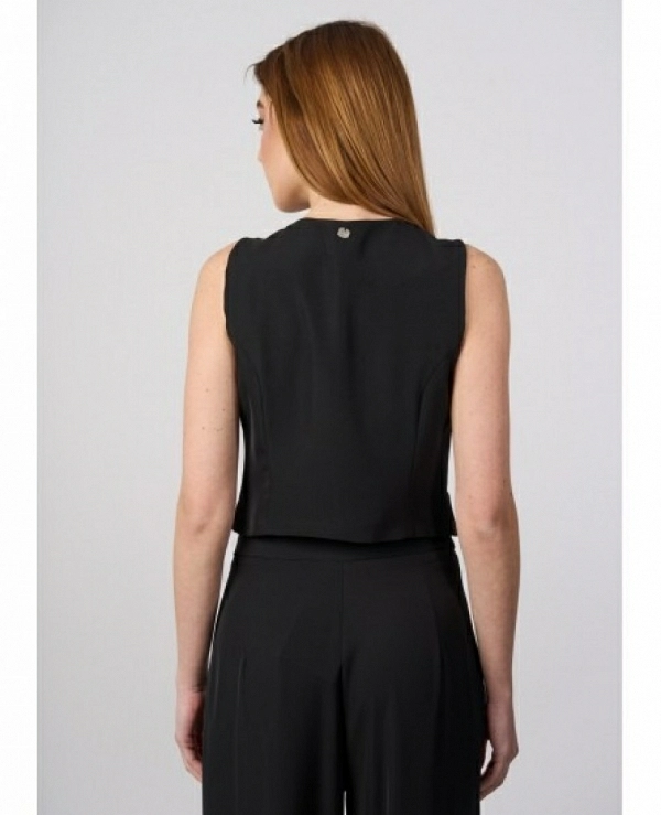 CHALECO NERO CON DETALLE DE LOR