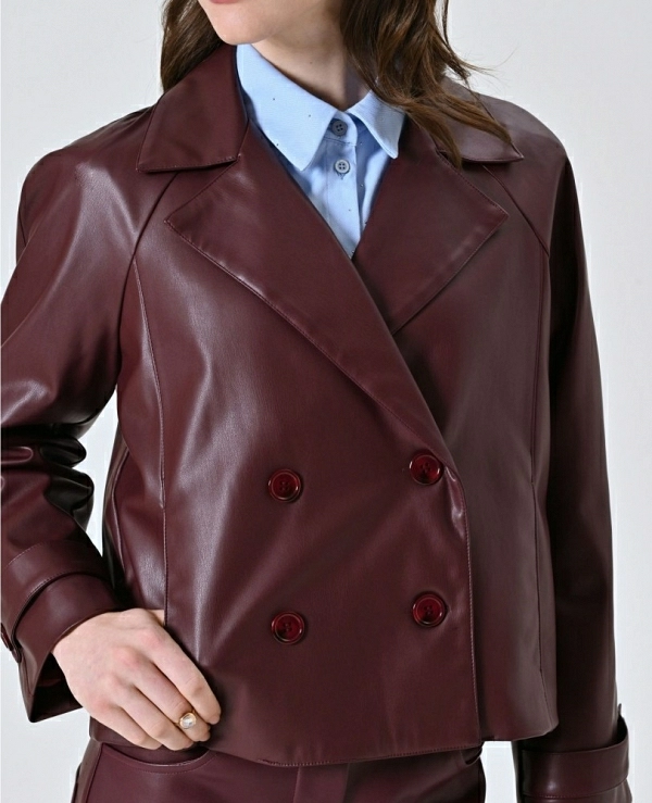 Chaqueta cruzada de piel sinttica burdeos