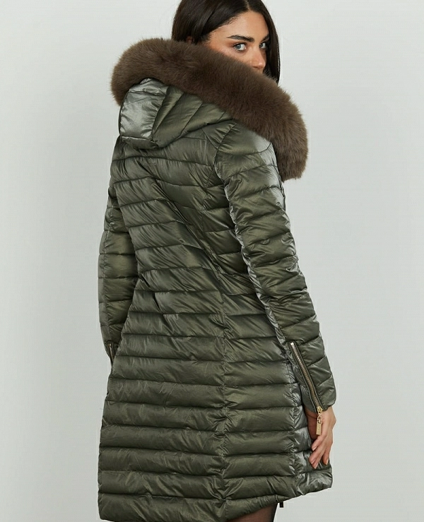 Chaqueta relish acolchada DIESSAM con mangas abullonadas y cremallera transversal. - 20595