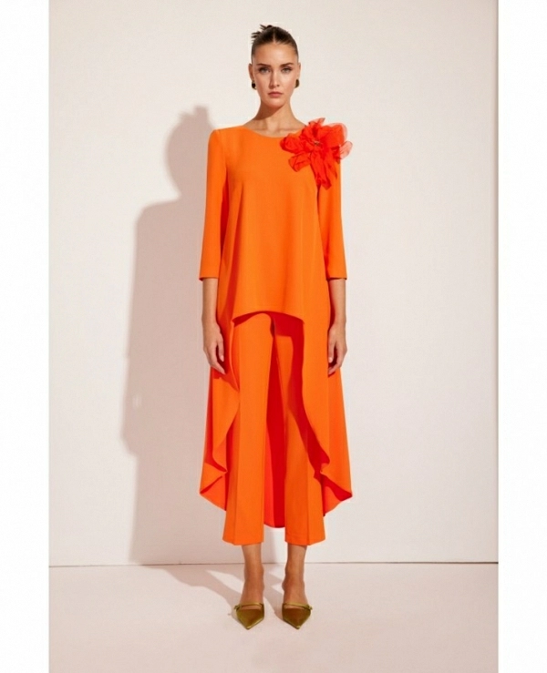 CONJUNTO DE CARLA RUIZ MODELOCOLOR ROJO  51620 BLUSON Y PANTALON