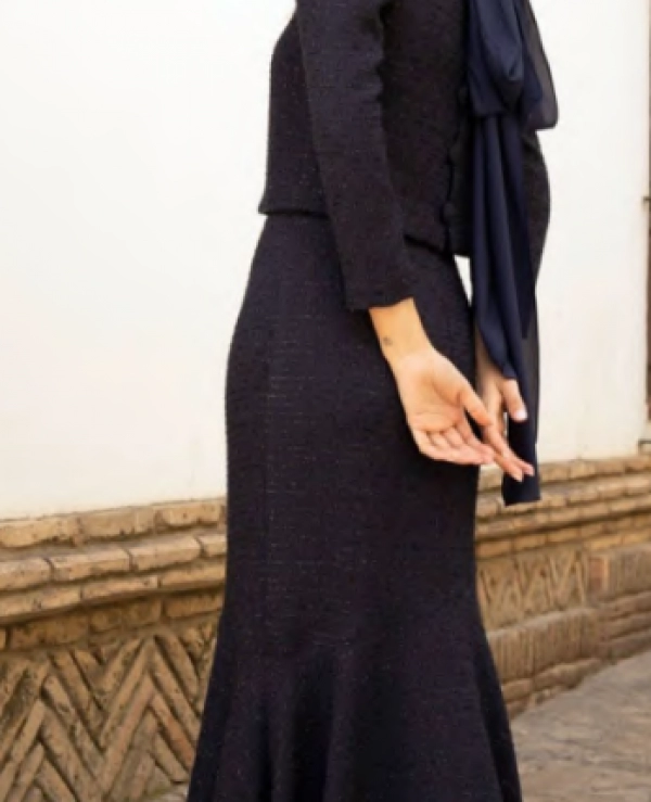 CONJUNTO TIPO CHANEL  DE FALDA LARGA Y CUERPO CON LAZO ESPALDA  - 20818