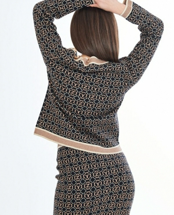 JERSEY LETRAS DETALLE HOMBRO BOTONES