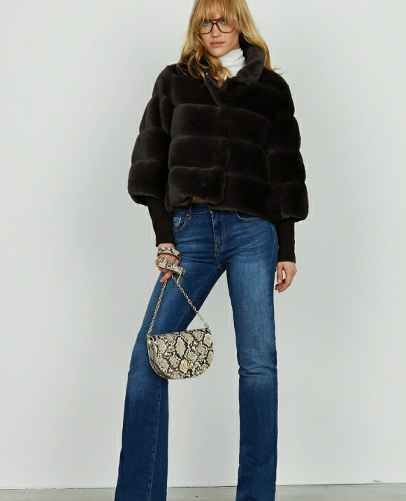 MARILA ecopiel con mangas pulmonares y puos acanalados