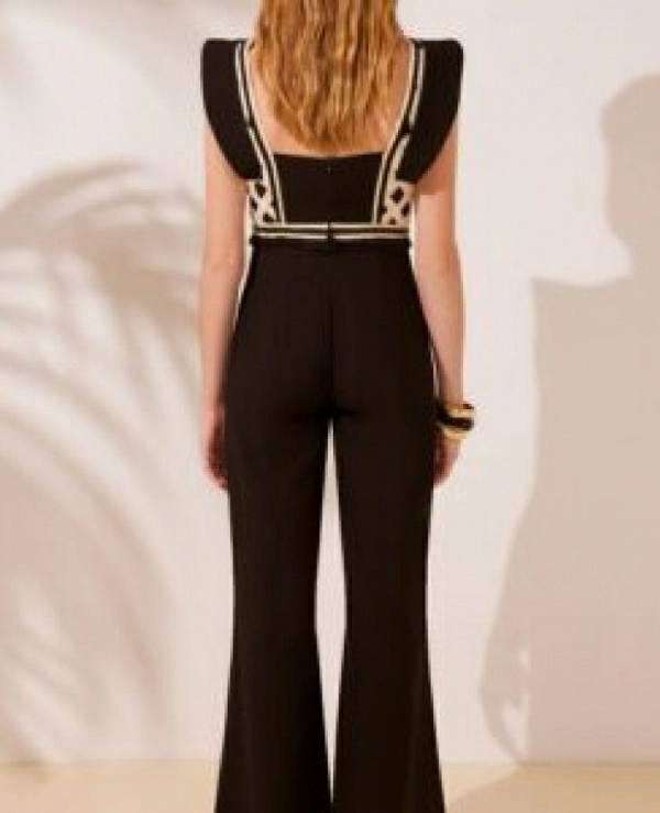 MONO NEGRO CON DETALLES BEIG
