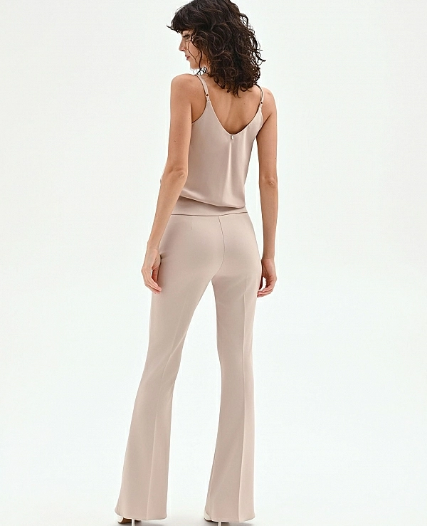 PANTAL�N ACAMPANADO BEIGE TOPO EN CREP� SCUBA - 21496