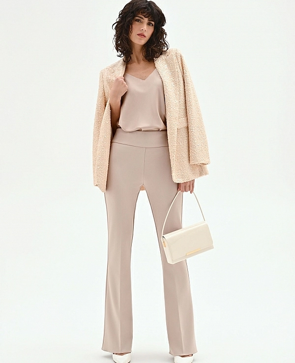 PANTAL�N ACAMPANADO BEIGE TOPO EN CREP� SCUBA - 21499