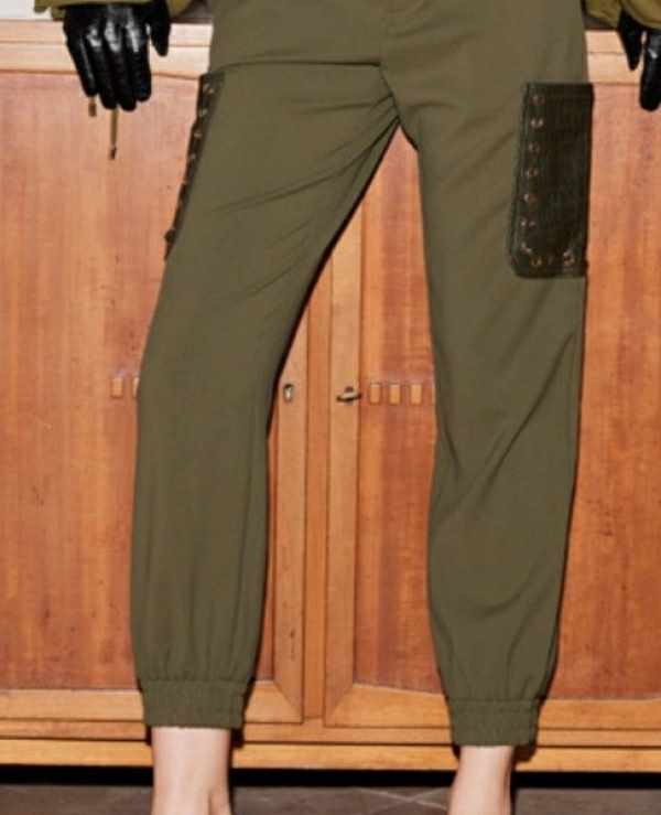 PANTALON CARGO BOLSOS ECOPIEL Y ARANDELAS