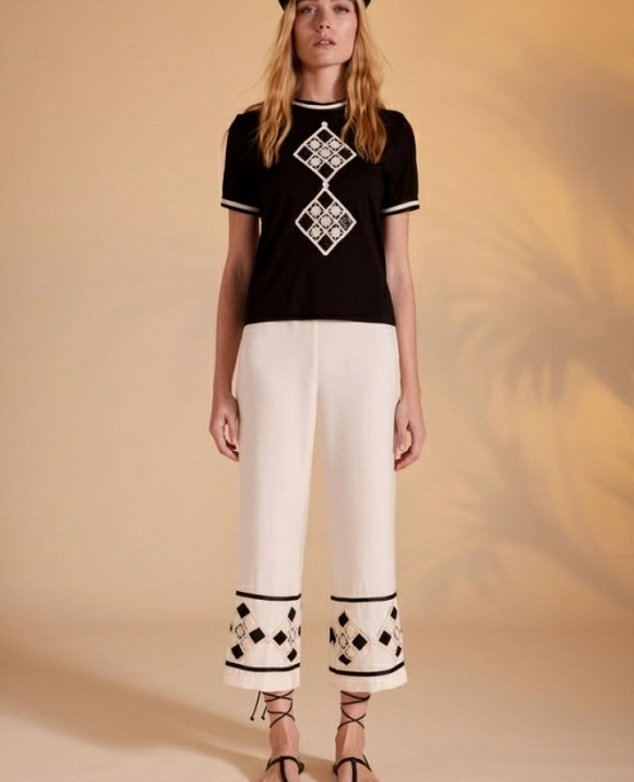 PANTALON CON BAJO DE PASAMANERIA