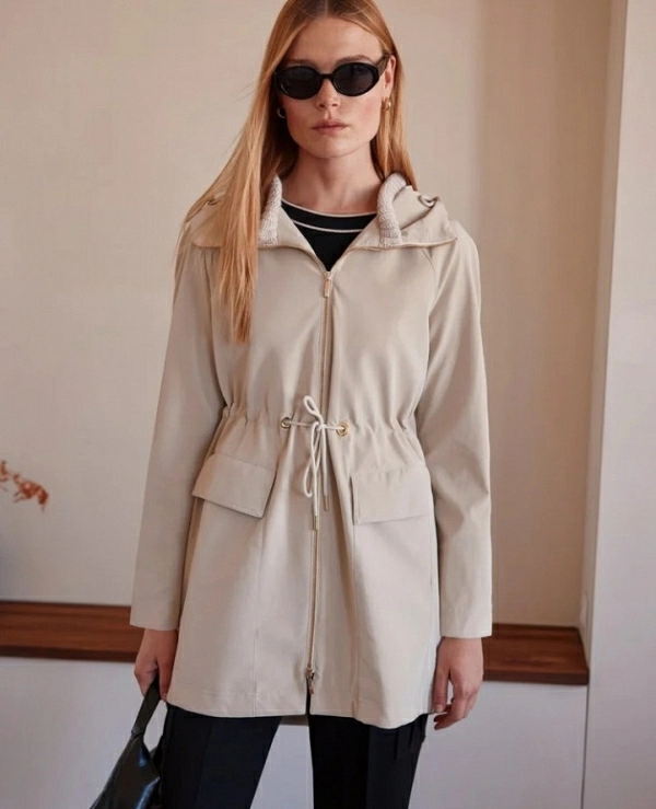 PARKA CUELLO PUNTO EN COLOR CRUDO 