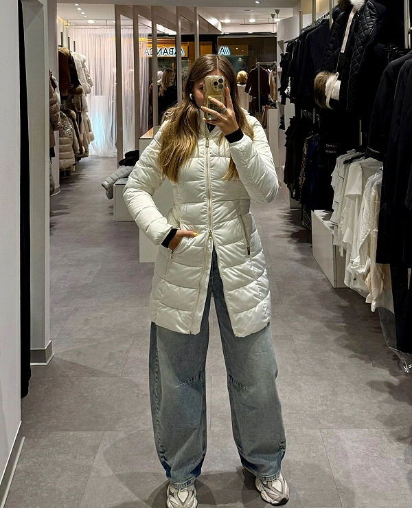 PLUMAS BASICO EN BLANCO CON CAPUCHA - 20860