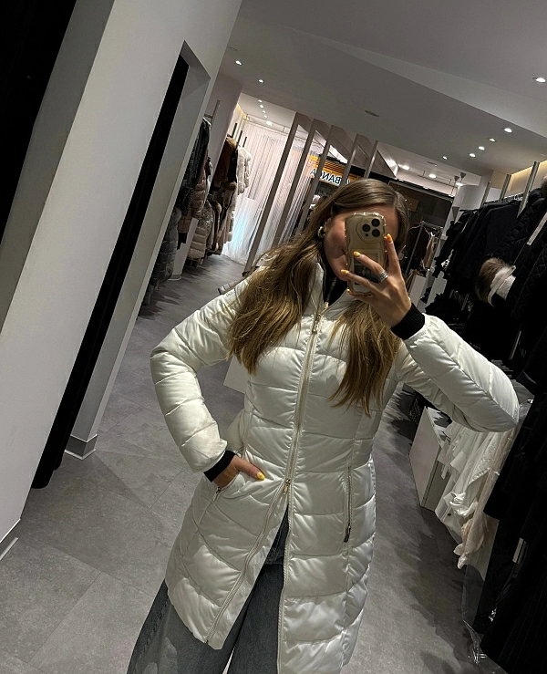 PLUMAS BASICO EN BLANCO CON CAPUCHA - 20861