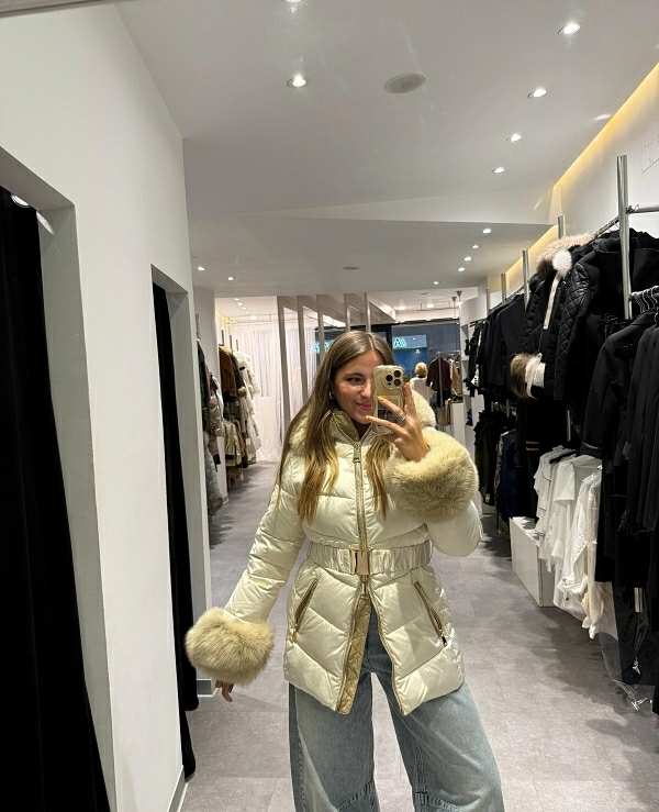 PLUMAS BEIGE CON CUELLO Y PUOS DE PELO NATURAL - 20652