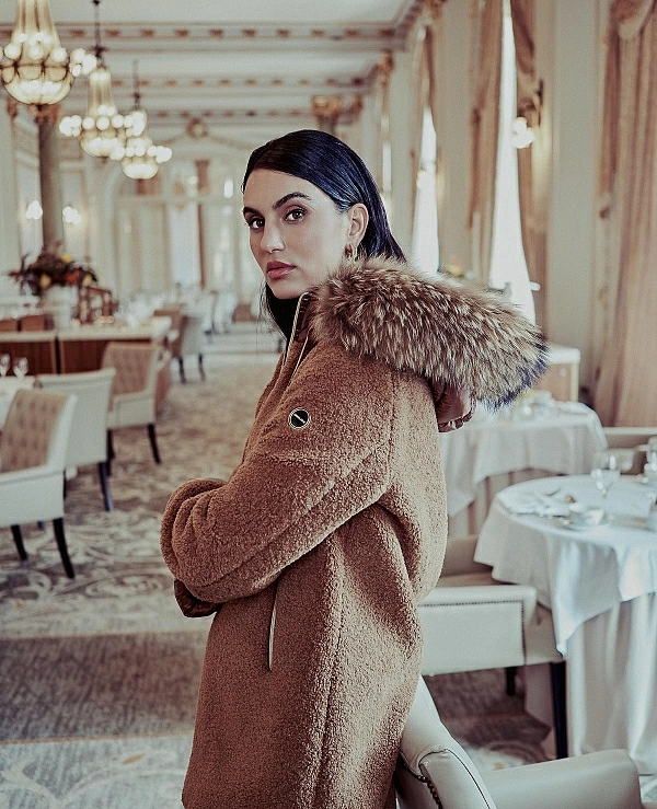 PLUMAS DE DONJAZ EN COLOR MARRON MODELO BRITES  - 20807