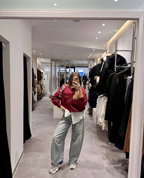 SUDADERA CON DETALLE NUMERO Y  PEDRERIA - 20684