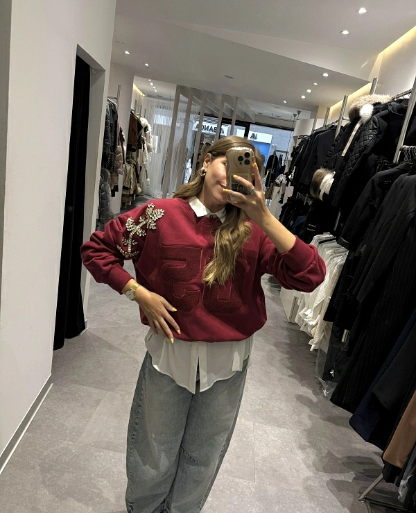 SUDADERA CON DETALLE NUMERO Y  PEDRERIA - 20685