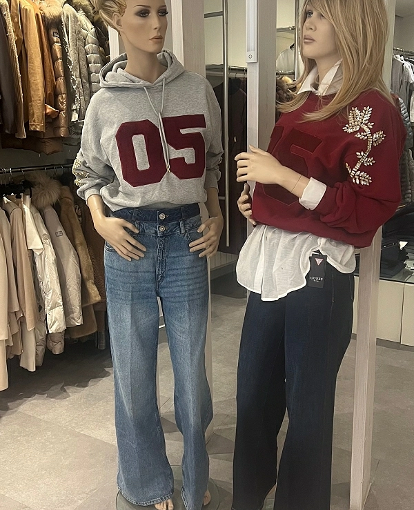 SUDADERA CON DETALLE NUMERO Y  PEDRERIA - 20838