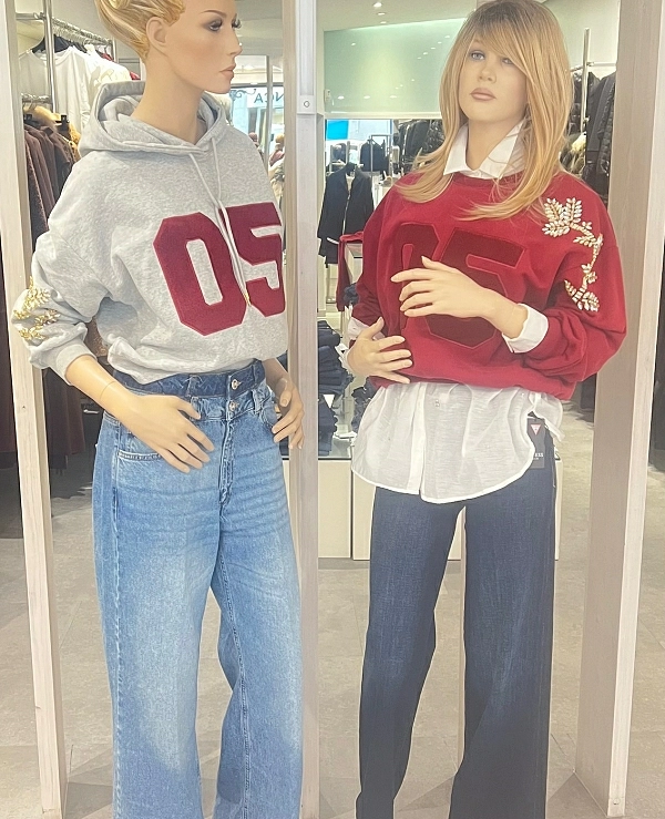 SUDADERA CON DETALLE NUMERO Y  PEDRERIA - 20839