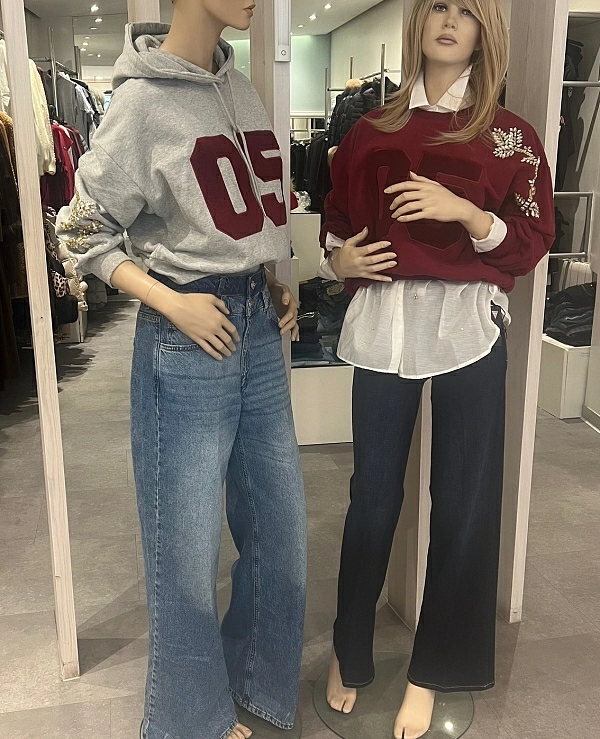 SUDADERA CON DETALLE NUMERO Y  PEDRERIA - 20840