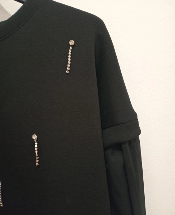 SUDADERA CON DETALLES DE BRILLIS DE RINASCIMENTO MODELO CFC0130526003 - 22073