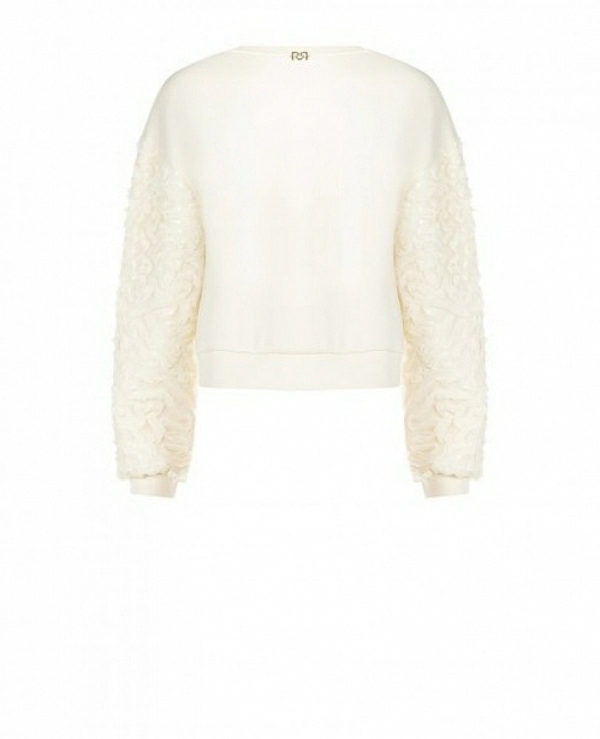 Sudadera con inserciones de tul ondulado y lentejuelas en las mangas.