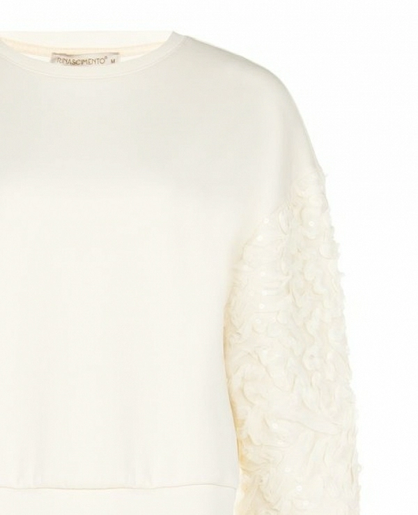 Sudadera con inserciones de tul ondulado y lentejuelas en las mangas. - 21471