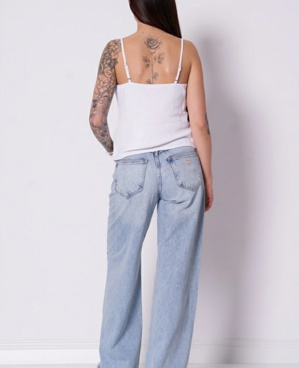 TOP GUESS DETALLE LOGO EN ESCOTE