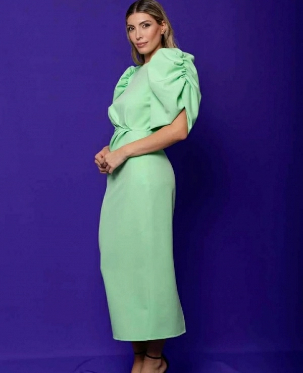 Vestido con cut out en la cintura y frunces. - 19392